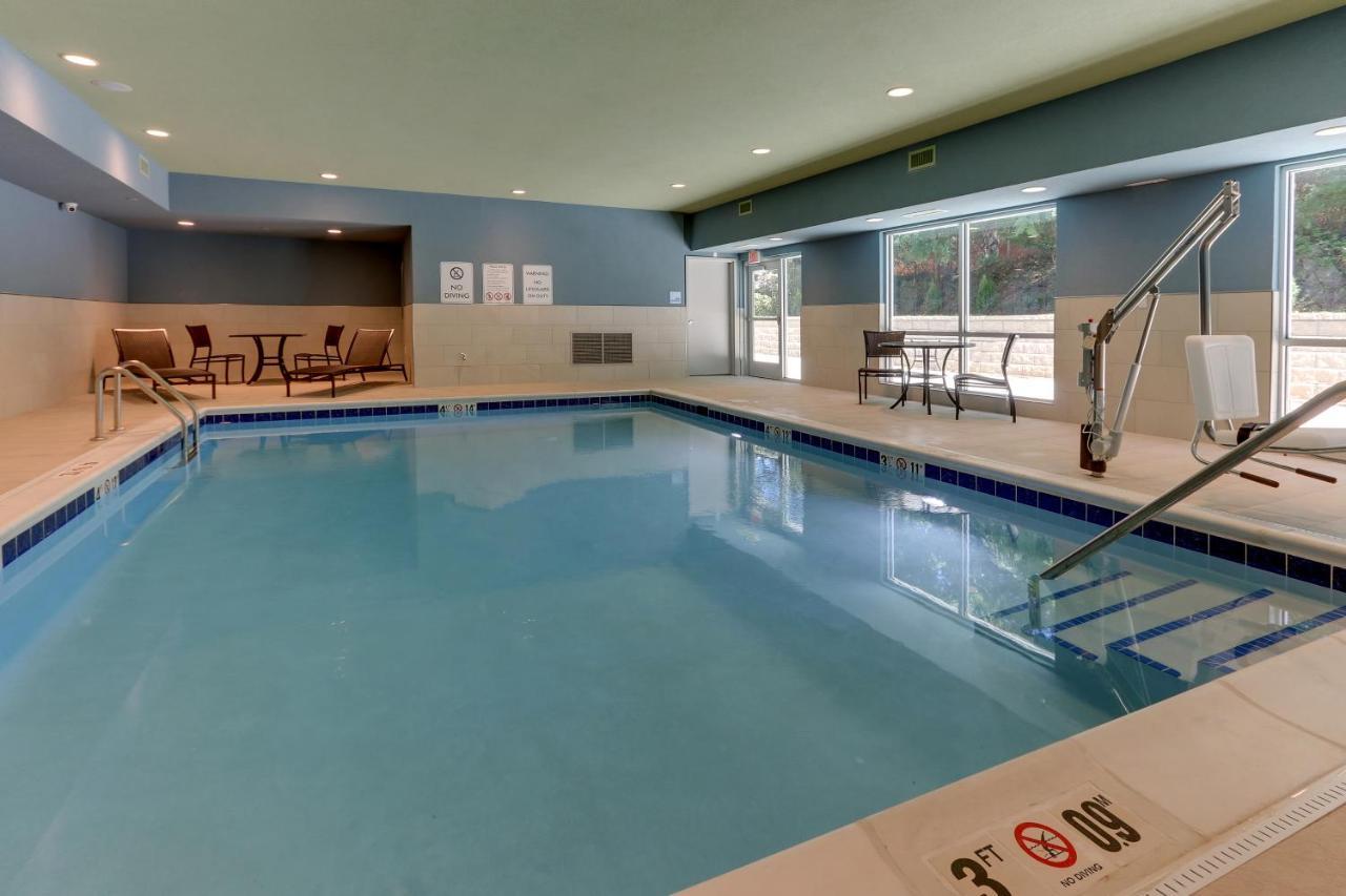 Holiday Inn Express & Suites - Roanoke - Civic Center Экстерьер фото