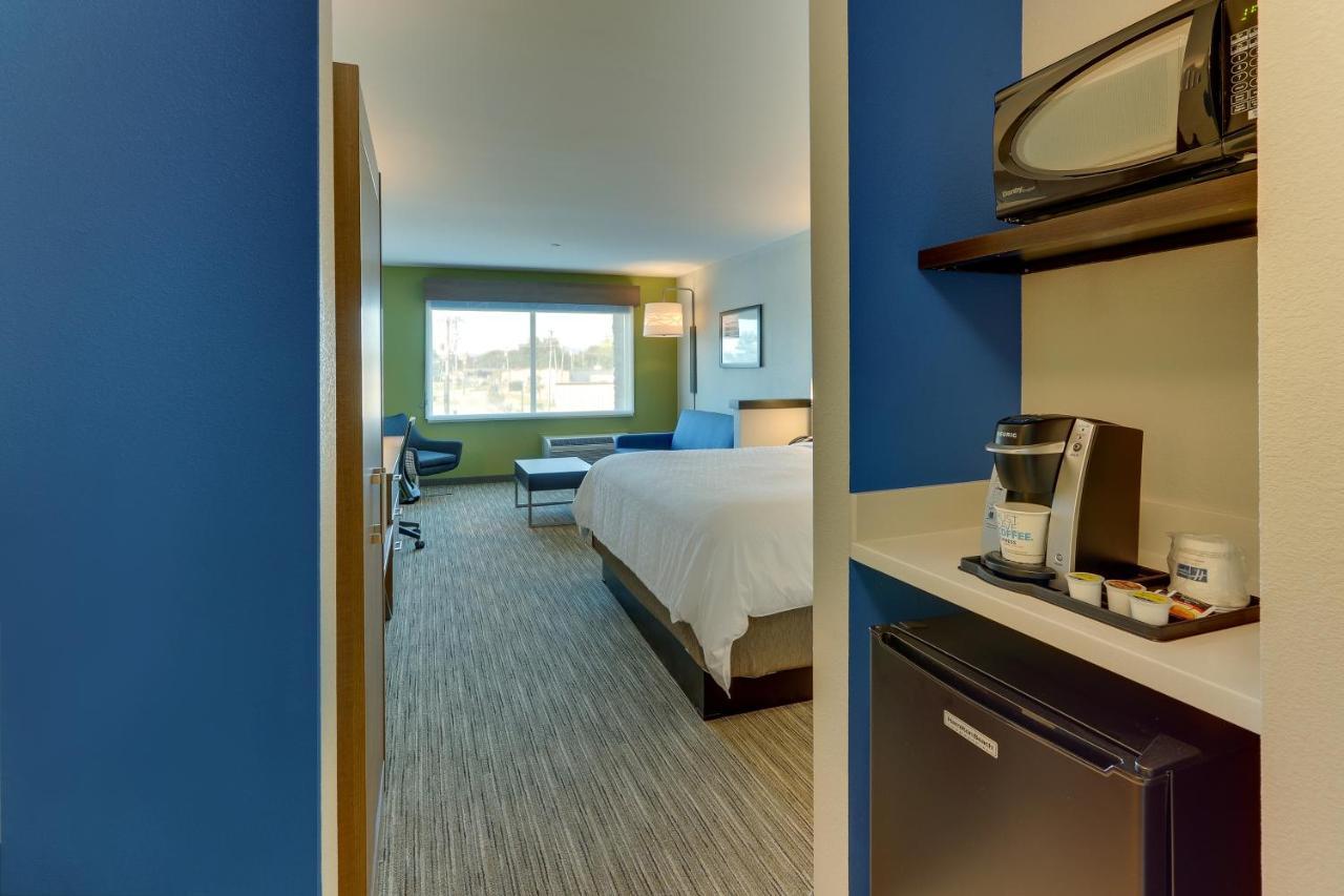 Holiday Inn Express & Suites - Roanoke - Civic Center Экстерьер фото