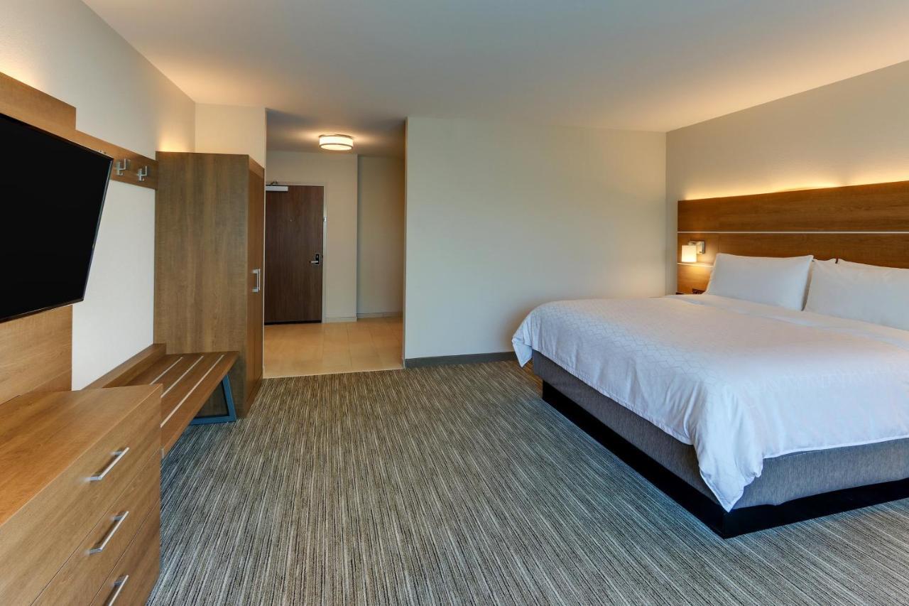 Holiday Inn Express & Suites - Roanoke - Civic Center Экстерьер фото