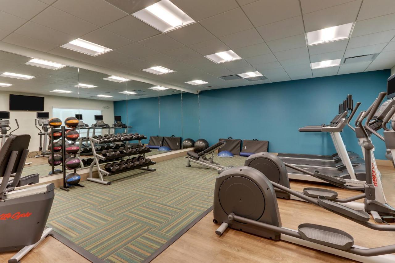 Holiday Inn Express & Suites - Roanoke - Civic Center Экстерьер фото