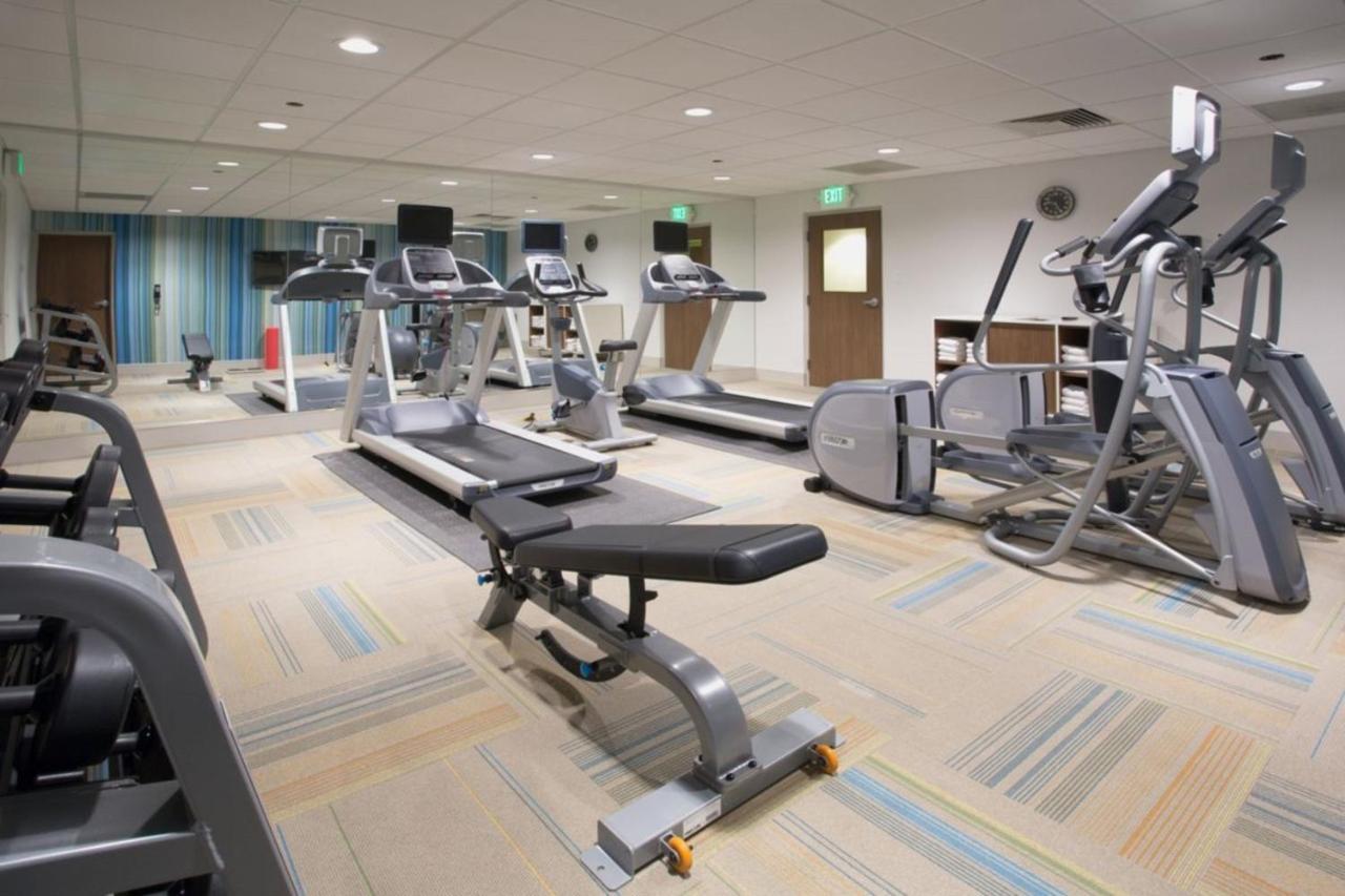 Holiday Inn Express & Suites - Roanoke - Civic Center Экстерьер фото